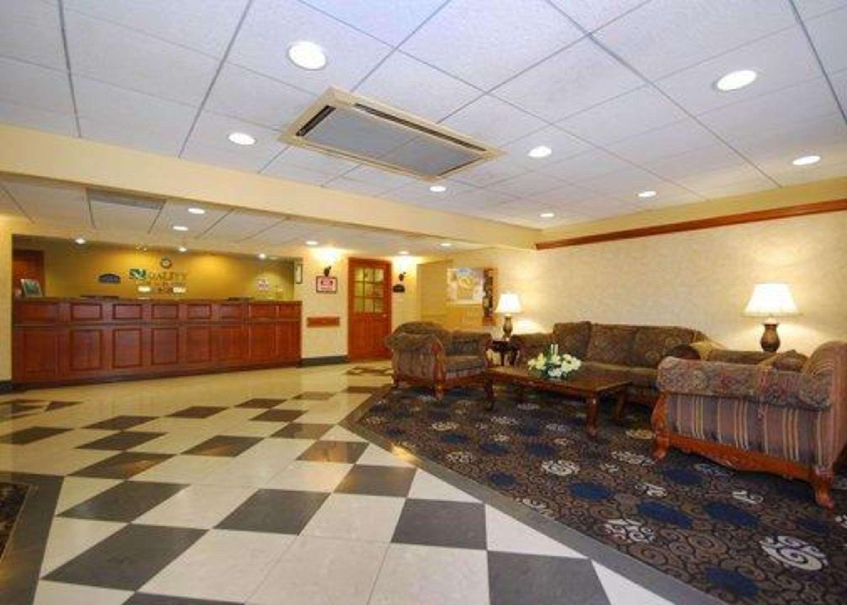 Quality Inn & Suites Bensalem Exterior foto