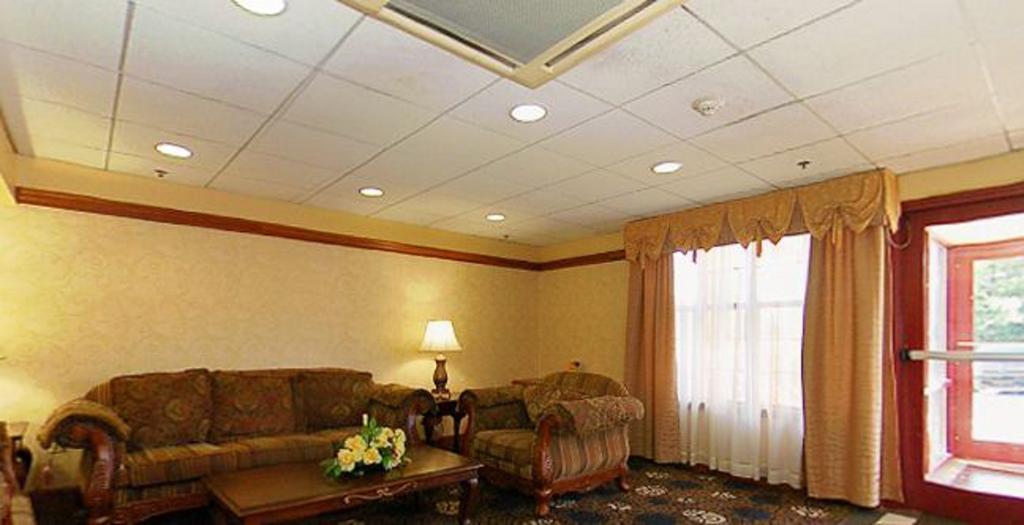 Quality Inn & Suites Bensalem Exterior foto