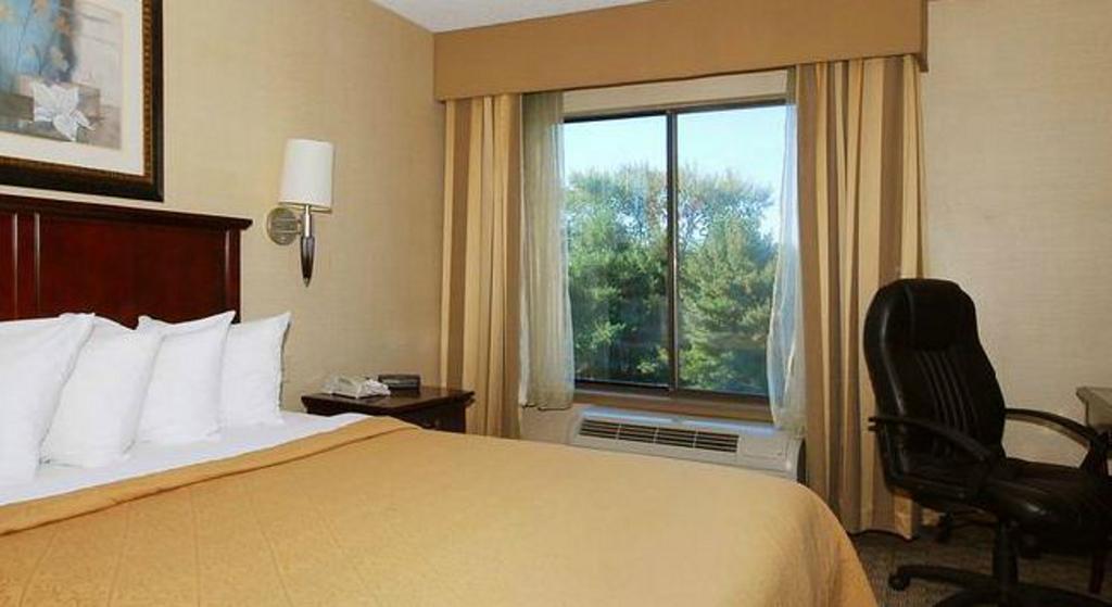 Quality Inn & Suites Bensalem Exterior foto