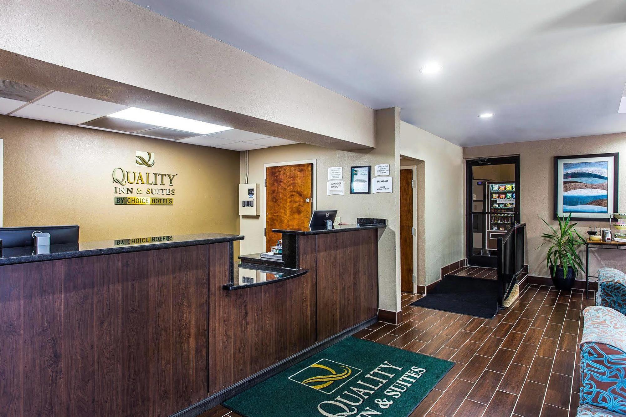 Quality Inn & Suites Bensalem Exterior foto