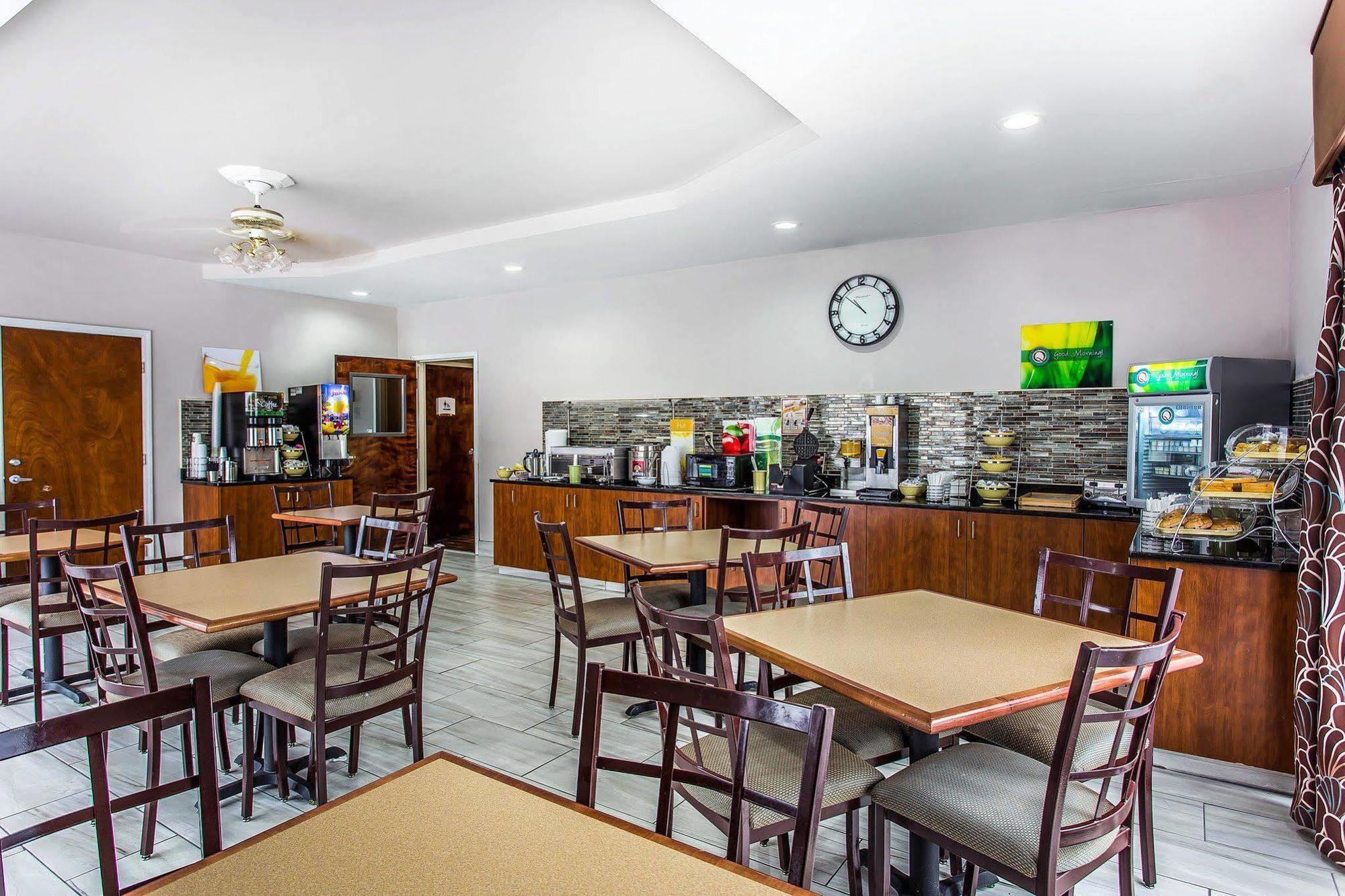 Quality Inn & Suites Bensalem Exterior foto