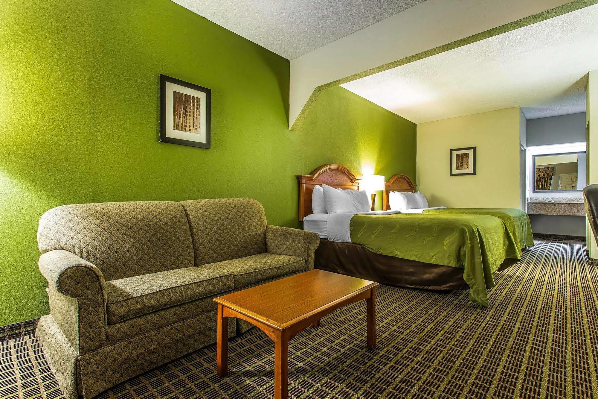 Quality Inn & Suites Bensalem Exterior foto