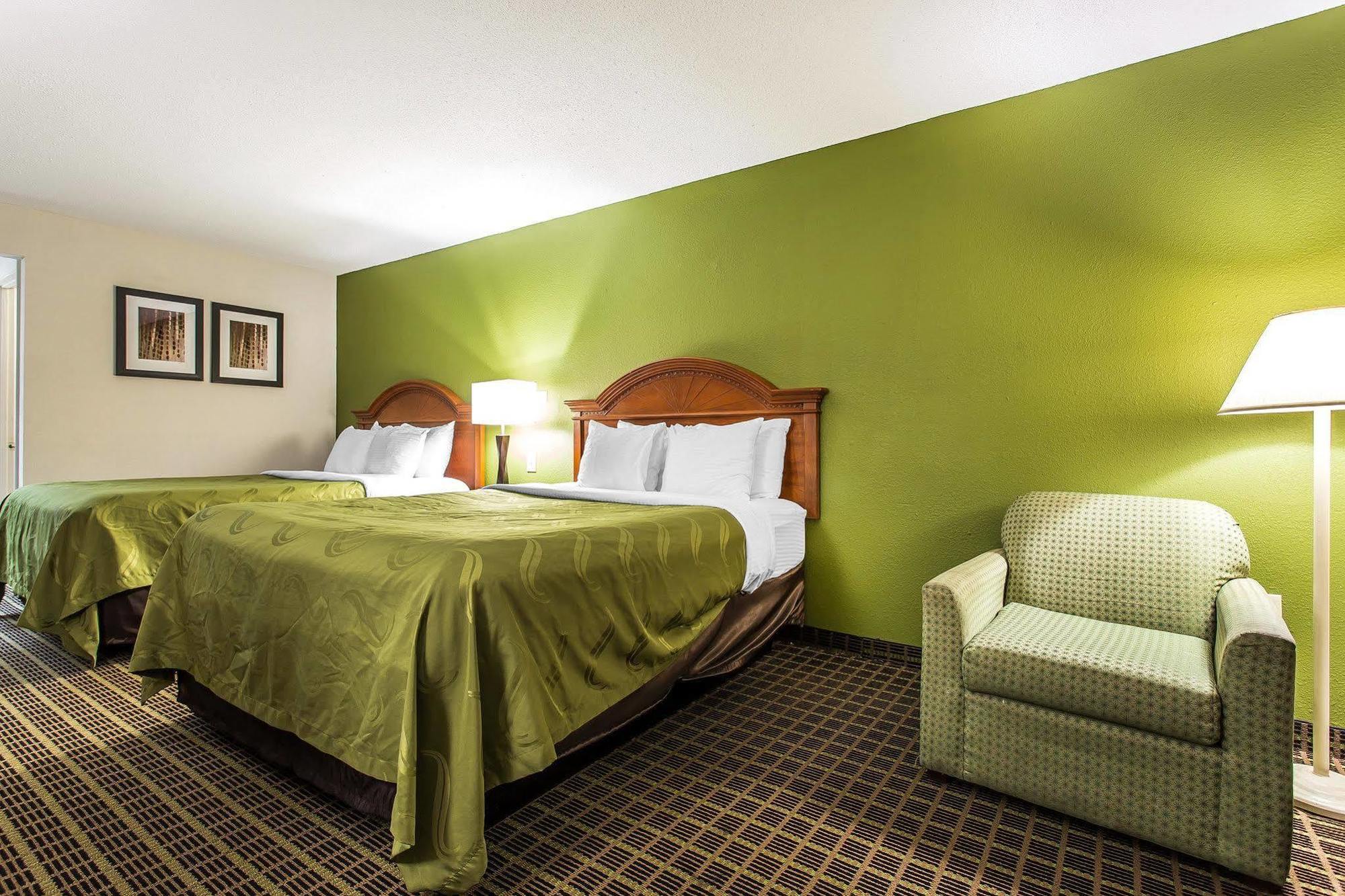 Quality Inn & Suites Bensalem Exterior foto